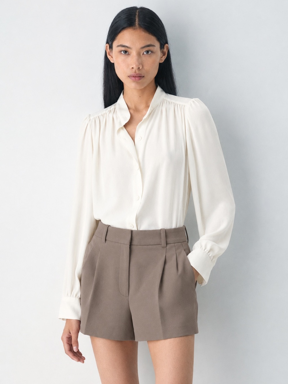 Aritzia effortless shorts in taupe